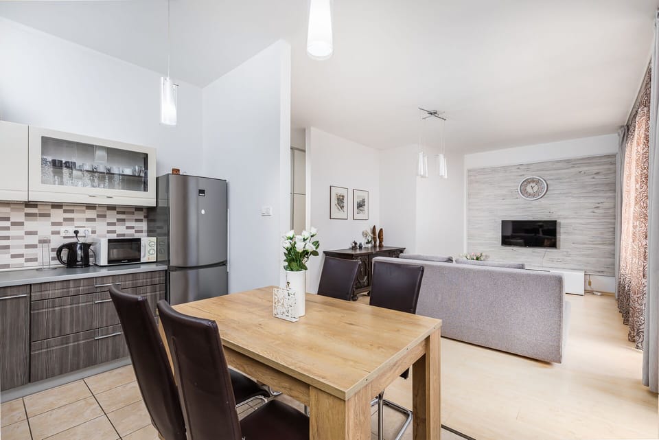 Luxury Apartment | Private kitchen | Full-size fridge, microwave, oven, stovetop