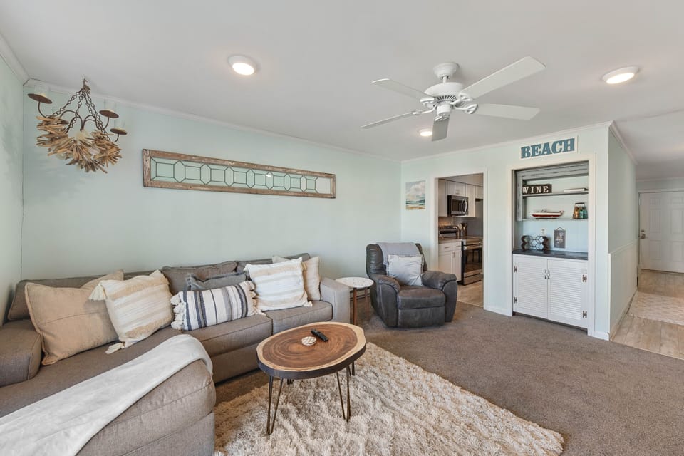 Step inside this cozy and inviting 2 Bedroom Beach Condo.