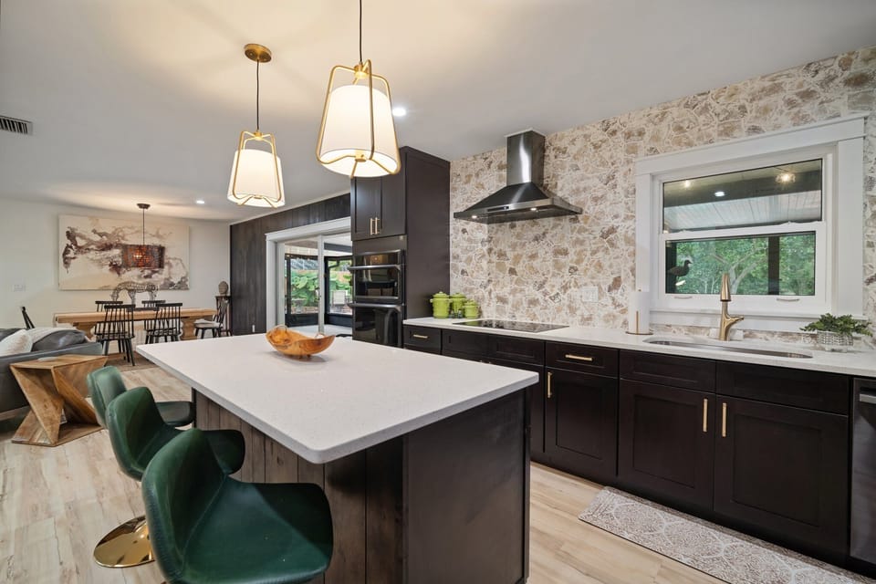 Cooks kitchen fully equipped- large island for appetizers & cocktail hour
