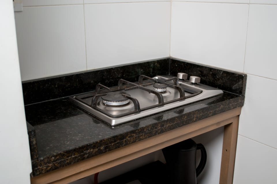 Bungalow, Kitchen, Garden View (doble) | Private kitchen | Full-size fridge, microwave, espresso maker, coffee/tea maker