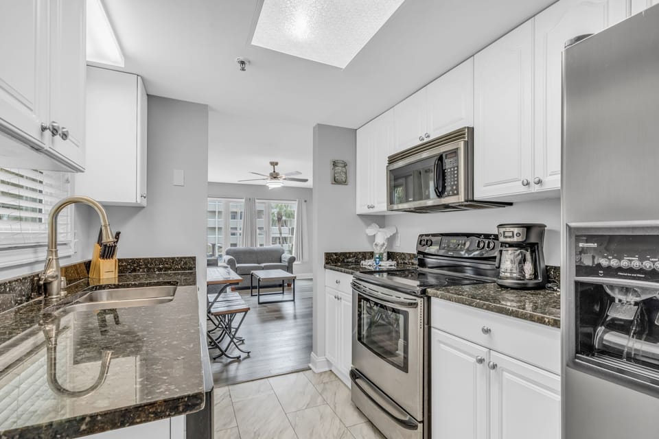 Signature Condo, 2 Bedrooms, Private Pool | Private kitchen | Fridge, microwave, oven, stovetop