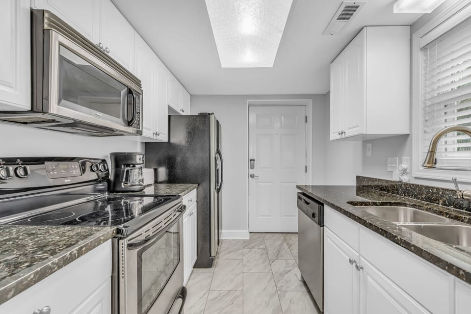 Signature Condo, 2 Bedrooms, Private Pool | Private kitchen | Fridge, microwave, oven, stovetop