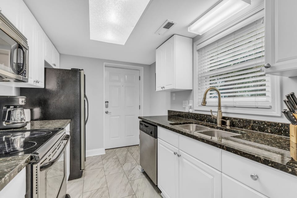 Signature Condo, 2 Bedrooms, Private Pool | Private kitchen | Fridge, microwave, oven, stovetop
