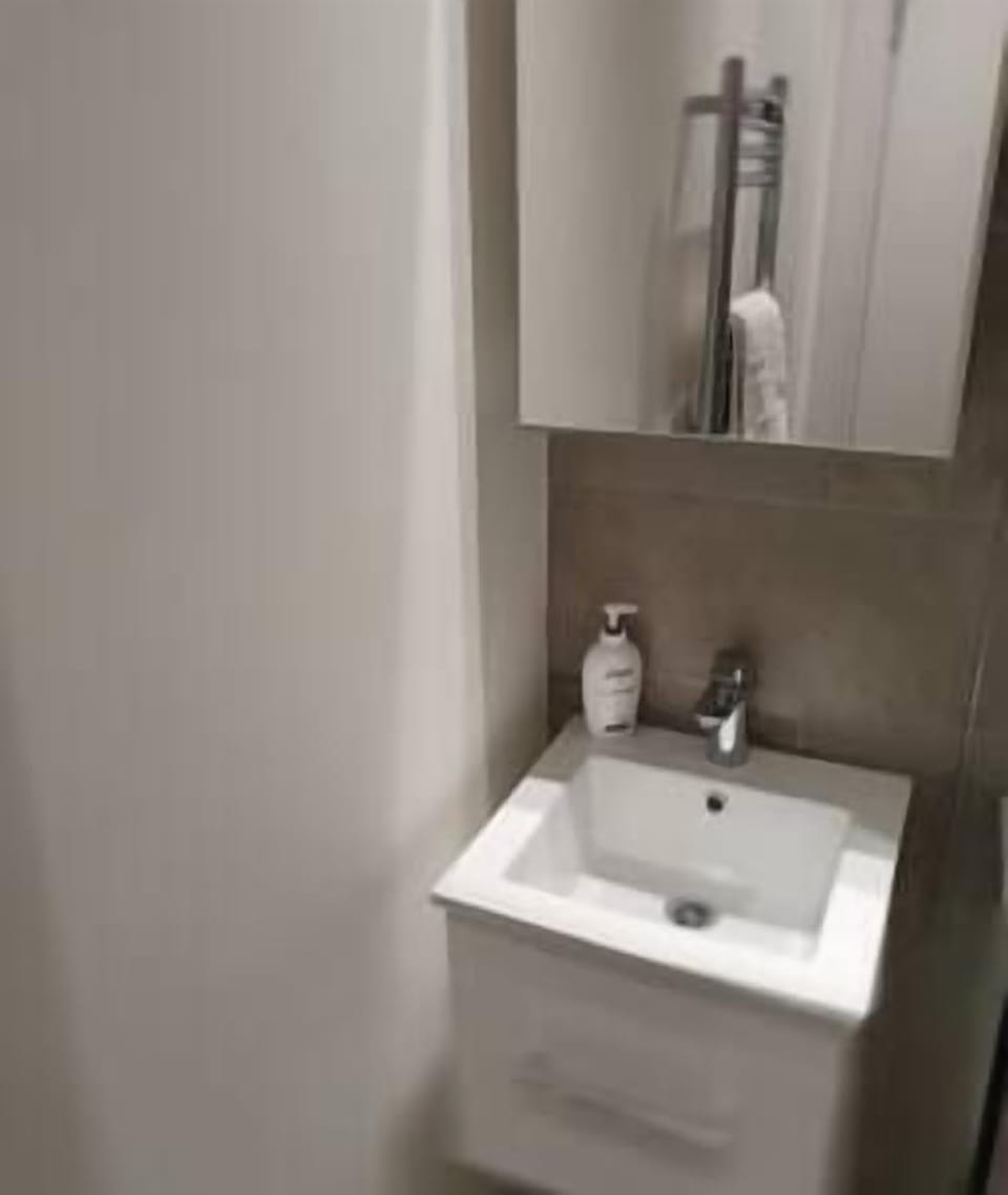 Spotlessly clean bathroom 