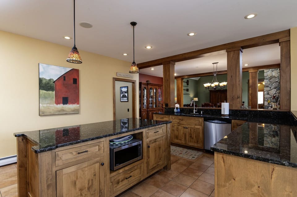 Fully equipped Kitchen with amazing views of the lake