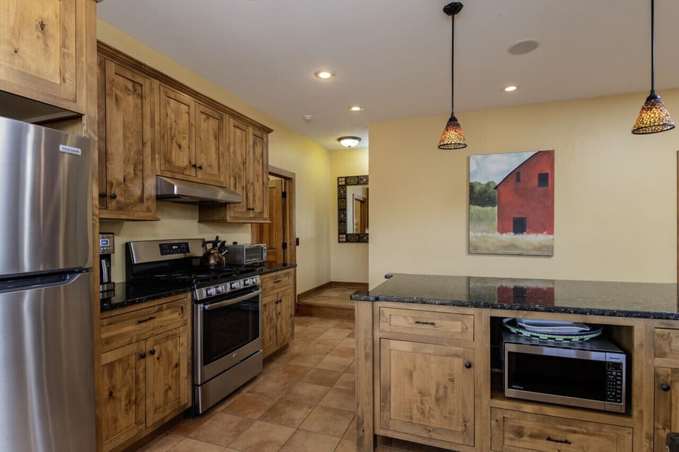 Fully equipped Kitchen with amazing views of the lake