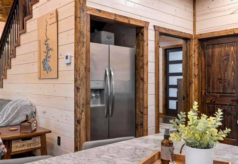 Cook up a storm in style. Everything you need and more in this charming kitchen