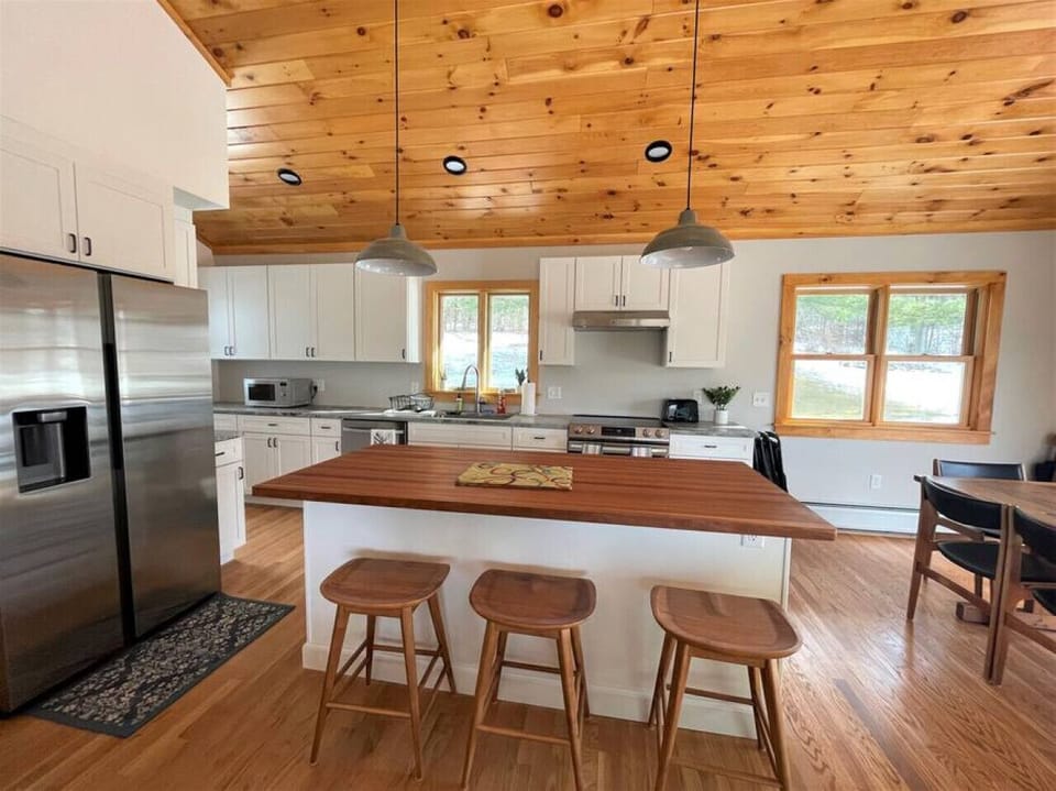 Fully Equipped kitchen with Granite Count top and Butcher block island with seating for 3
