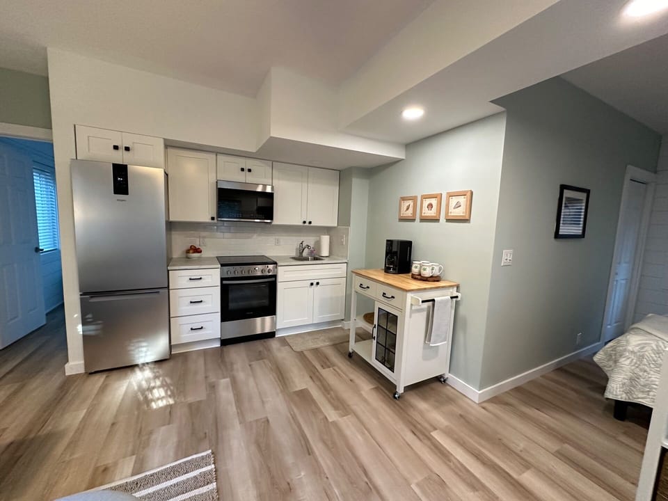 Beautiful kitchen with new refrigerator/freezer, glass top electric range/stove,microwave.