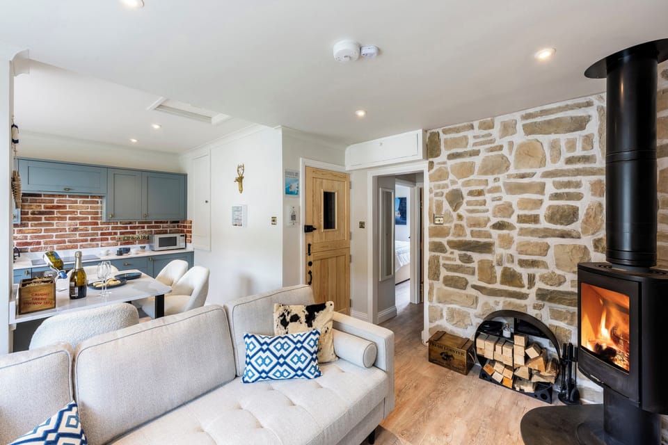Cottage | Living area | Fireplace