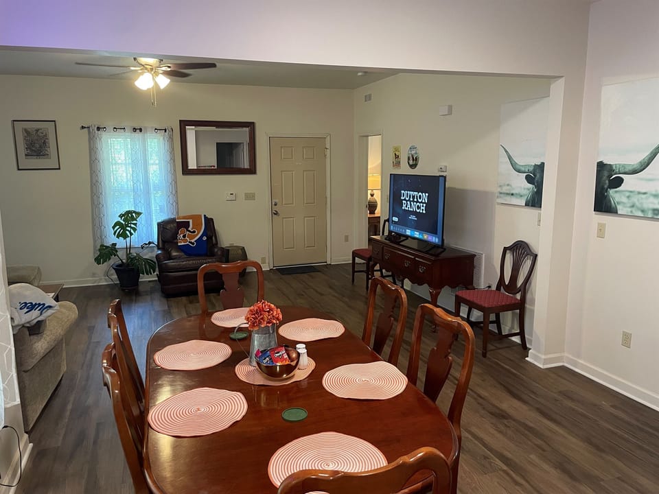 The open concept living and dining room gives plenty of space for everyone to relax and have fun!