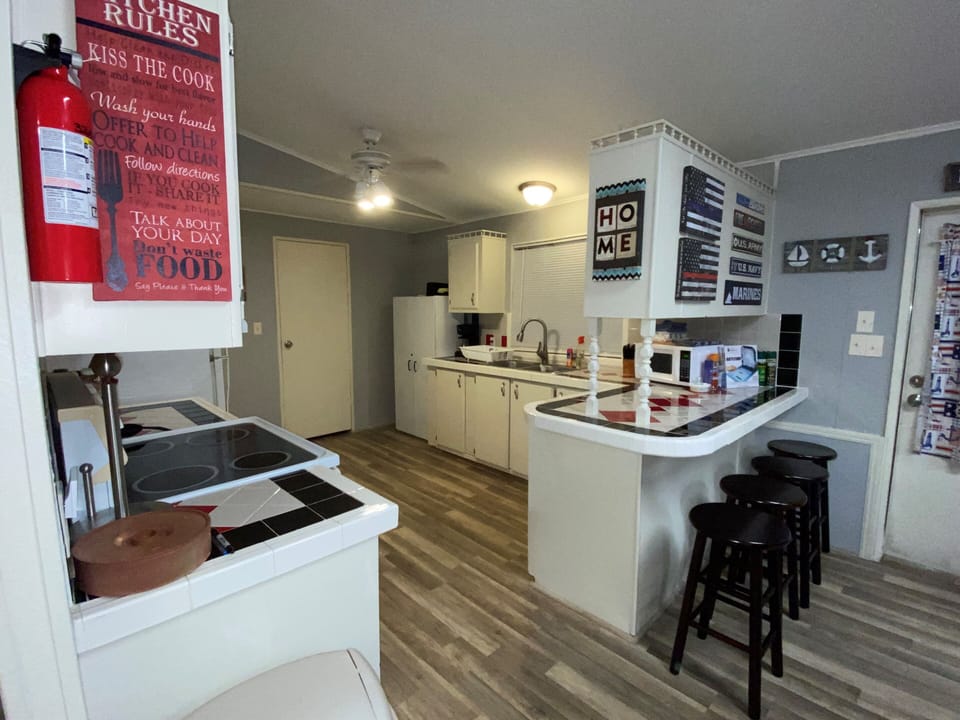 Kitchen/Bar II