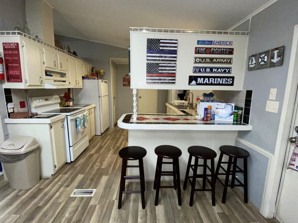 Bar/Kitchen