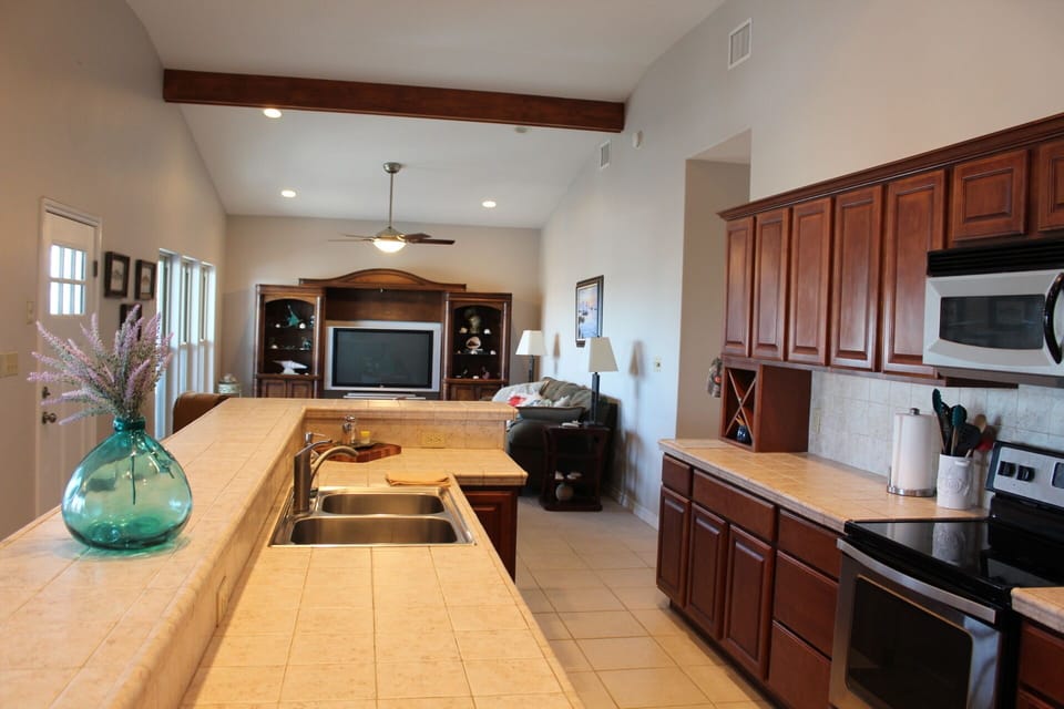 Kitchen/Bar