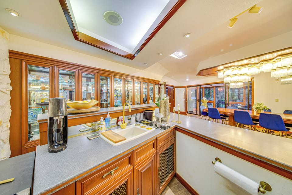 Wet Bar | 2nd Floor