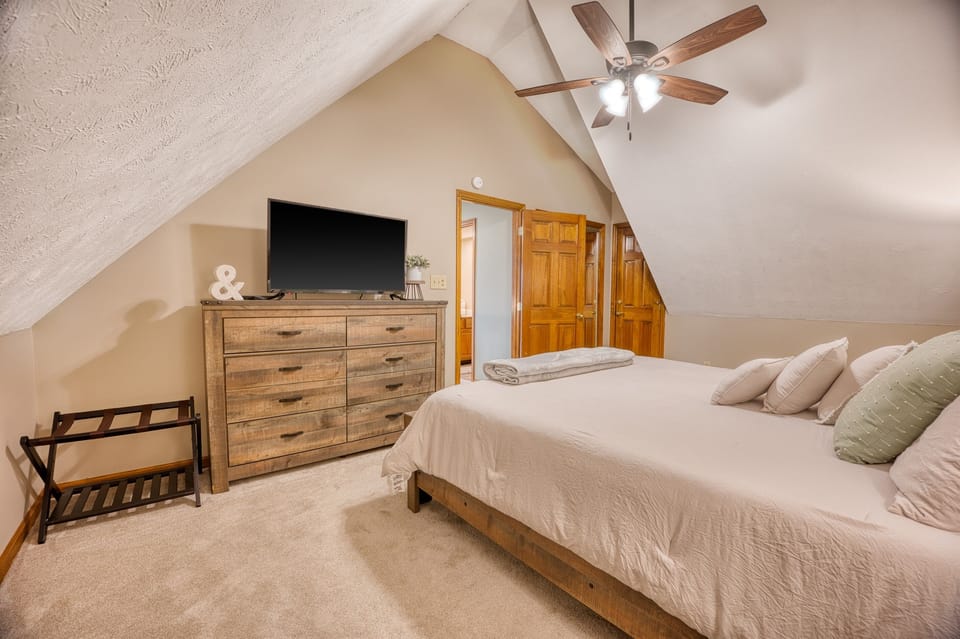 Main bed room upstairs
