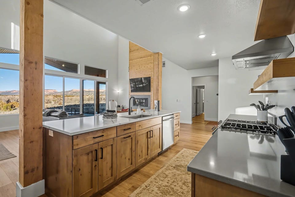 Famished after exploring Bryce Canyon and the surrounding areas? Our kitchen is the perfect place to whip up an amazing meal!