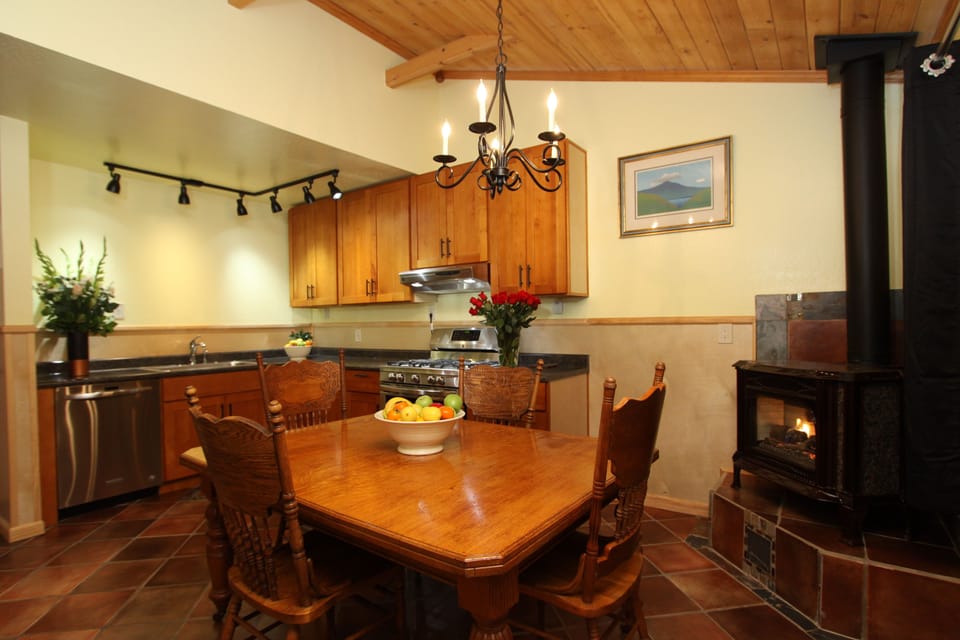 Grand Cottage, 1 King Bed with Sofa bed, Kitchen, Garden View | Blackout drapes, free WiFi, bed sheets, wheelchair access