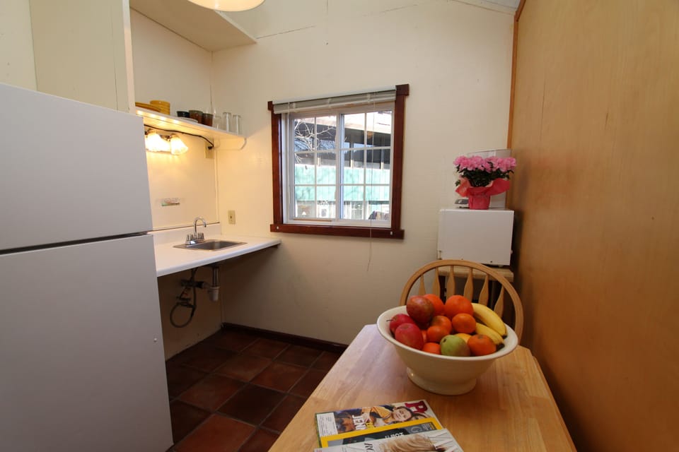 Cabin, 1 King Bed, Pool View | Blackout drapes, WiFi (free), bed sheets