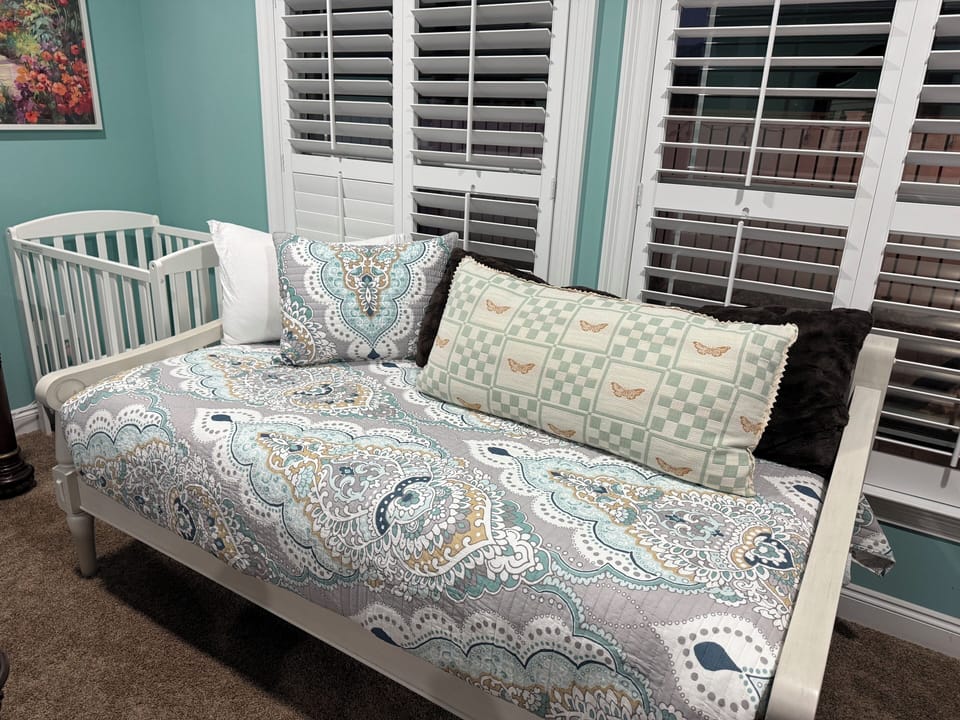 Day bed and minicrib