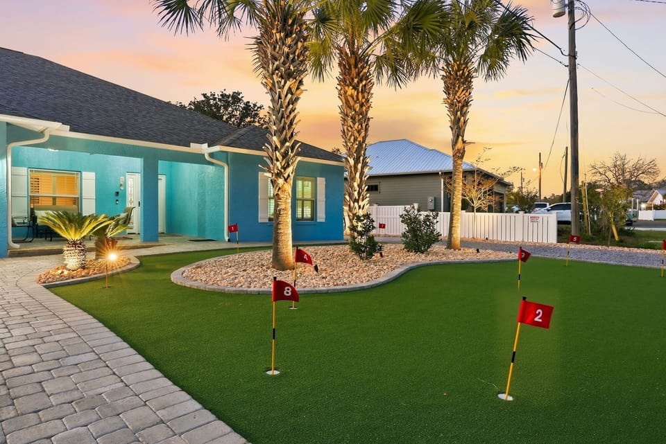 Custom 9-hole minigolf for all to enjoy