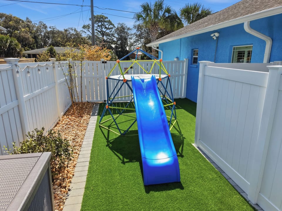 Climbing tower for the young kids 