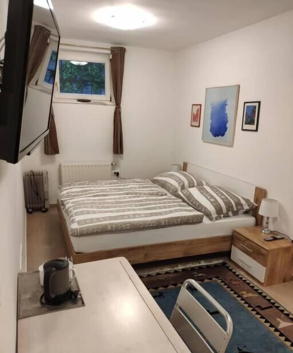 Basic Apartment | Iron/ironing board, free WiFi