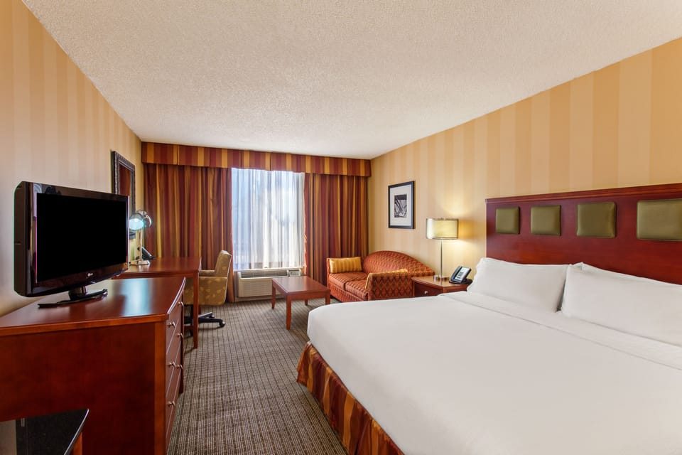 Pillowtop beds, in-room safe, desk, laptop workspace