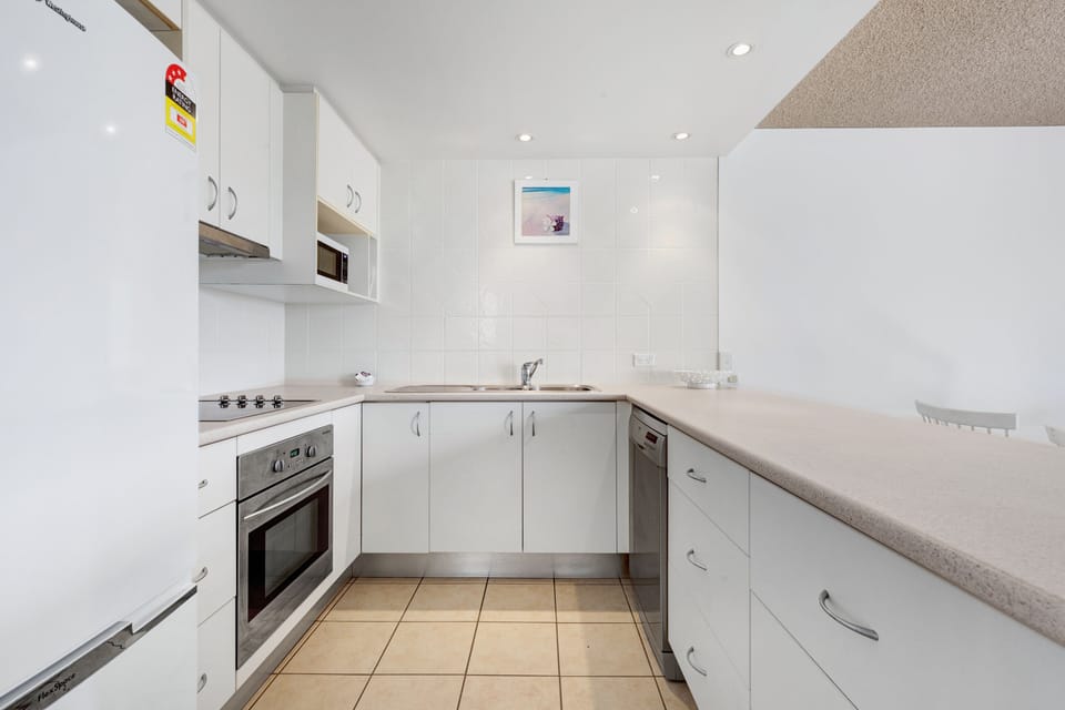 Standard Apartment | Private kitchen | Fridge, microwave, oven, dishwasher