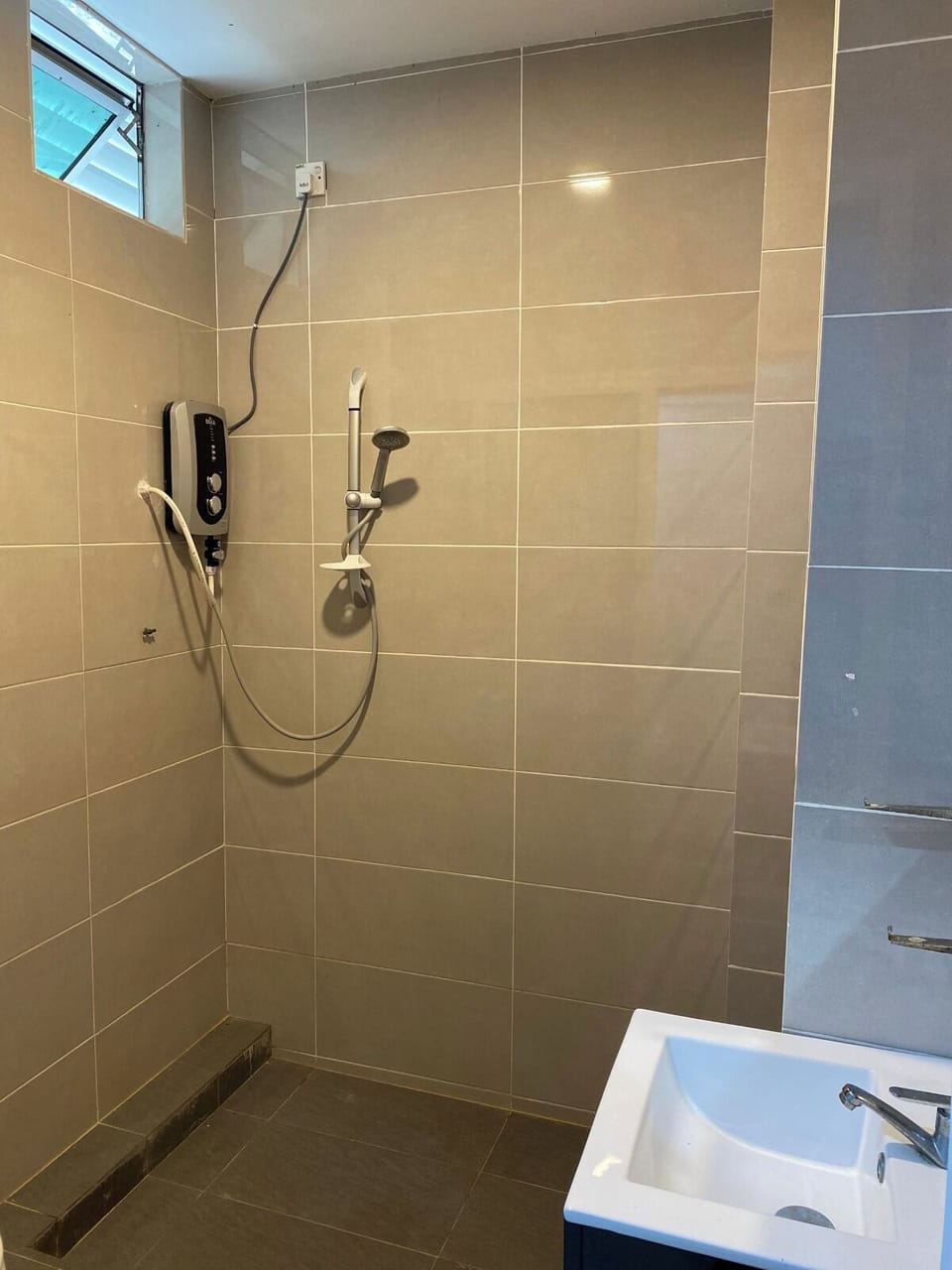 Junior Suite | Bathroom | Slippers, towels