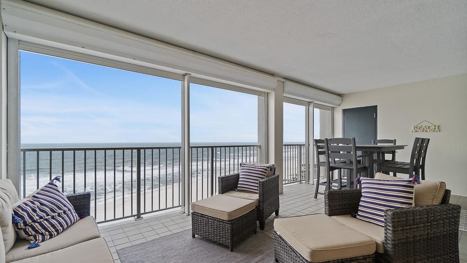 Balcony - Outdoor Lounge and Dining