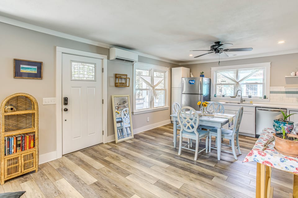 Dining Area | Dishware/Flatware