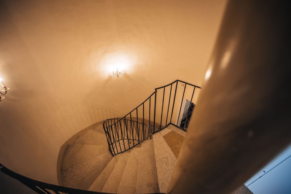 Handrails in stairways