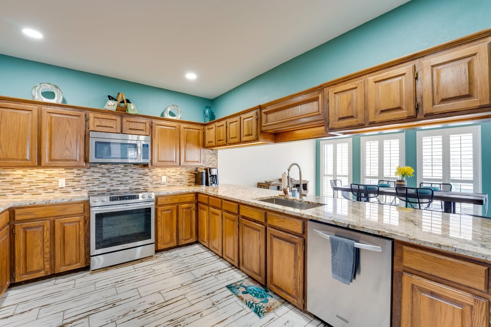 Kitchen | Cooking Basics | Keurig & Drip Coffee Maker | 1st Floor