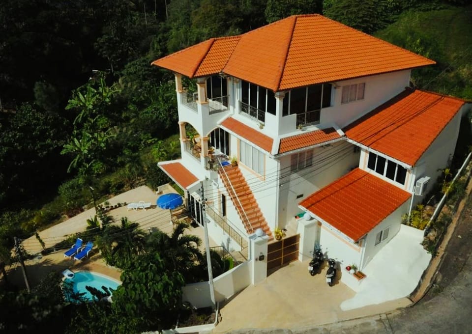Exclusive Villa | 5 bedrooms, in-room safe, laptop workspace
