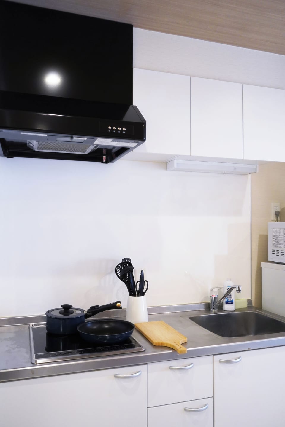 Classic Condo, 2 Double Beds, City View | Private kitchen | Fridge, microwave, oven, stovetop