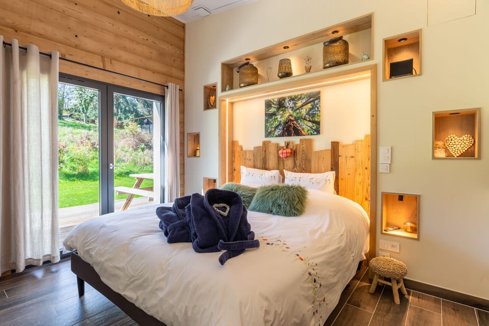 Romantic Double Room, Mountain View (Séquoia) | Egyptian cotton sheets, premium bedding, memory foam beds