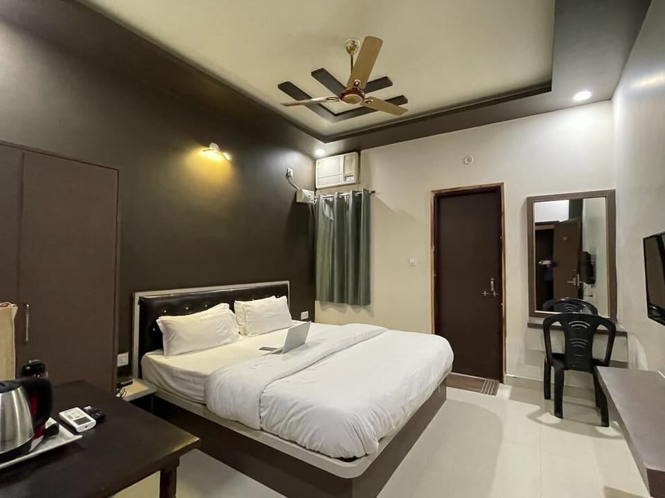 Deluxe Double Room | Desk, laptop workspace, free WiFi, bed sheets
