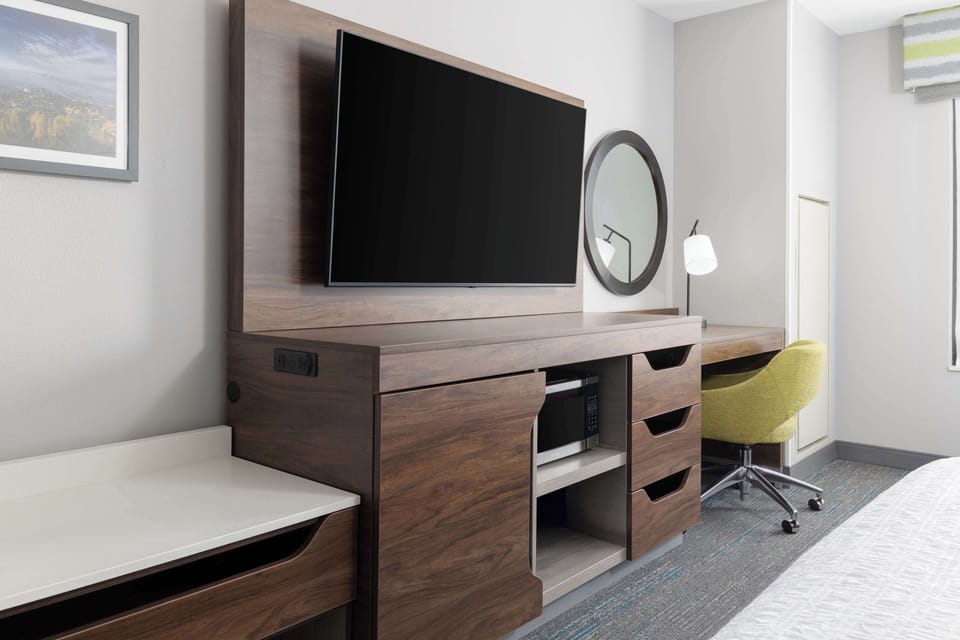 In-room safe, iron/ironing board, travel crib, free WiFi