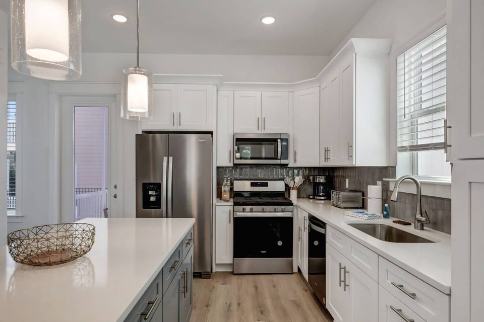 Gourmet kitchen with room for lots of chefs
