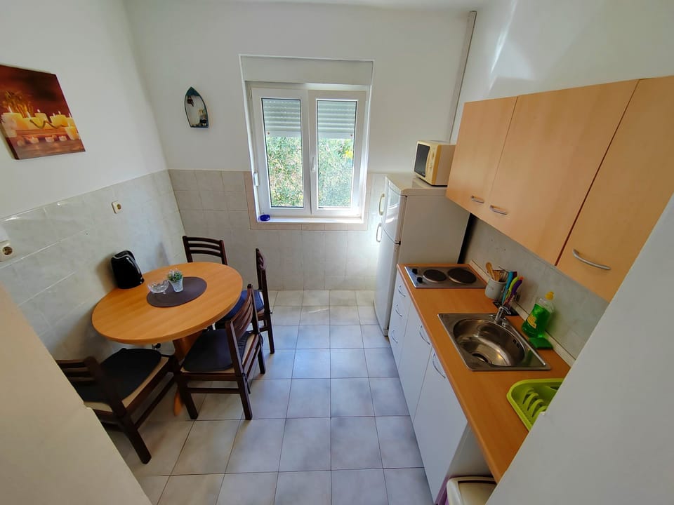 Apartment, 1 Bedroom, Balcony, Garden View | Private kitchen
