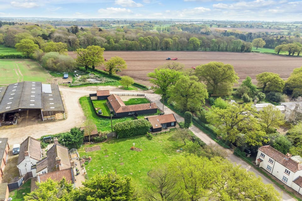 Bird's-eye view of the neighborhood 