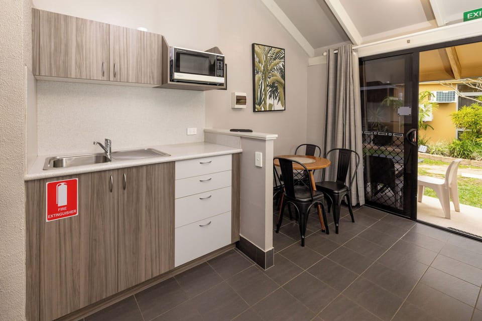Superior Poolside Studio | Private kitchen | Microwave, stovetop, toaster, cookware/dishes/utensils