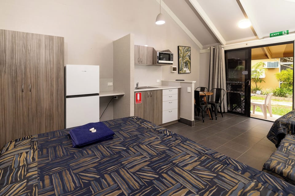 Superior Poolside Studio | Private kitchen | Microwave, stovetop, toaster, cookware/dishes/utensils