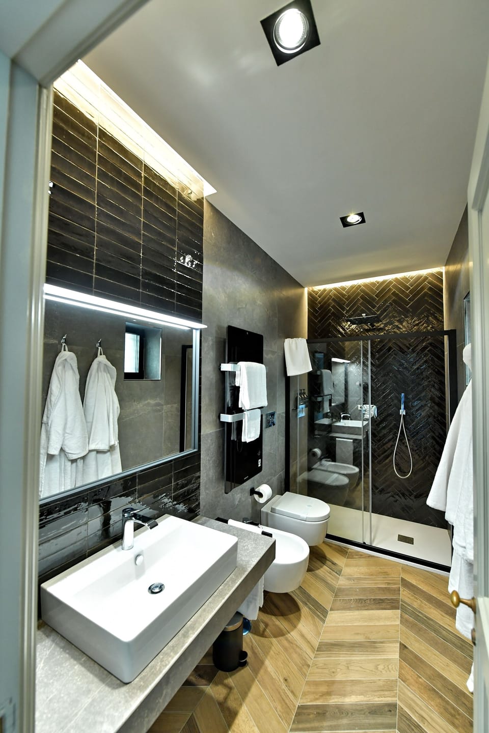 Superior Room | Bathroom | Free toiletries, hair dryer, bathrobes, slippers