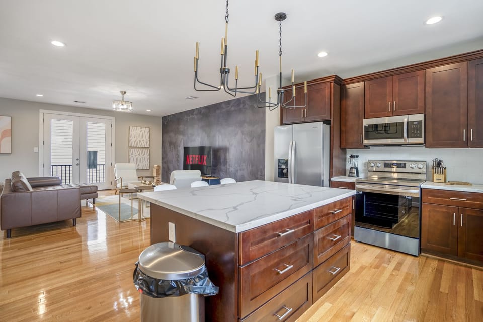 House | Private kitchen | Full-size fridge, microwave, oven, stovetop