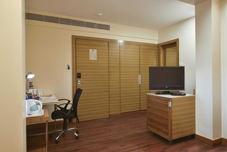 Deluxe Room | 1 bedroom, minibar, in-room safe, individually decorated
