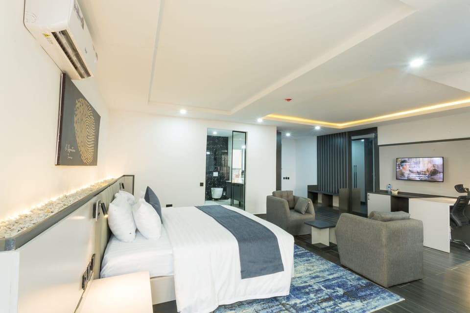 Business Room, 1 Bedroom | Desk