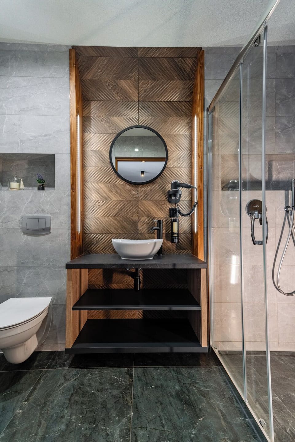 Pokoj 2-osobowy standard balkon b/widoku | Bathroom | Hair dryer, towels