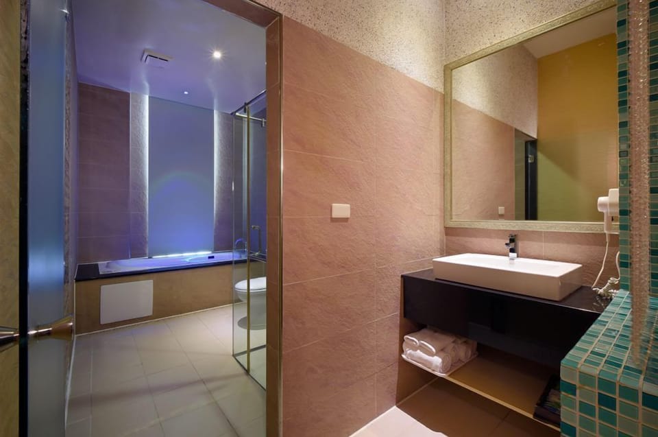 Family Room (No Garage) | Bathroom | Shower, hair dryer